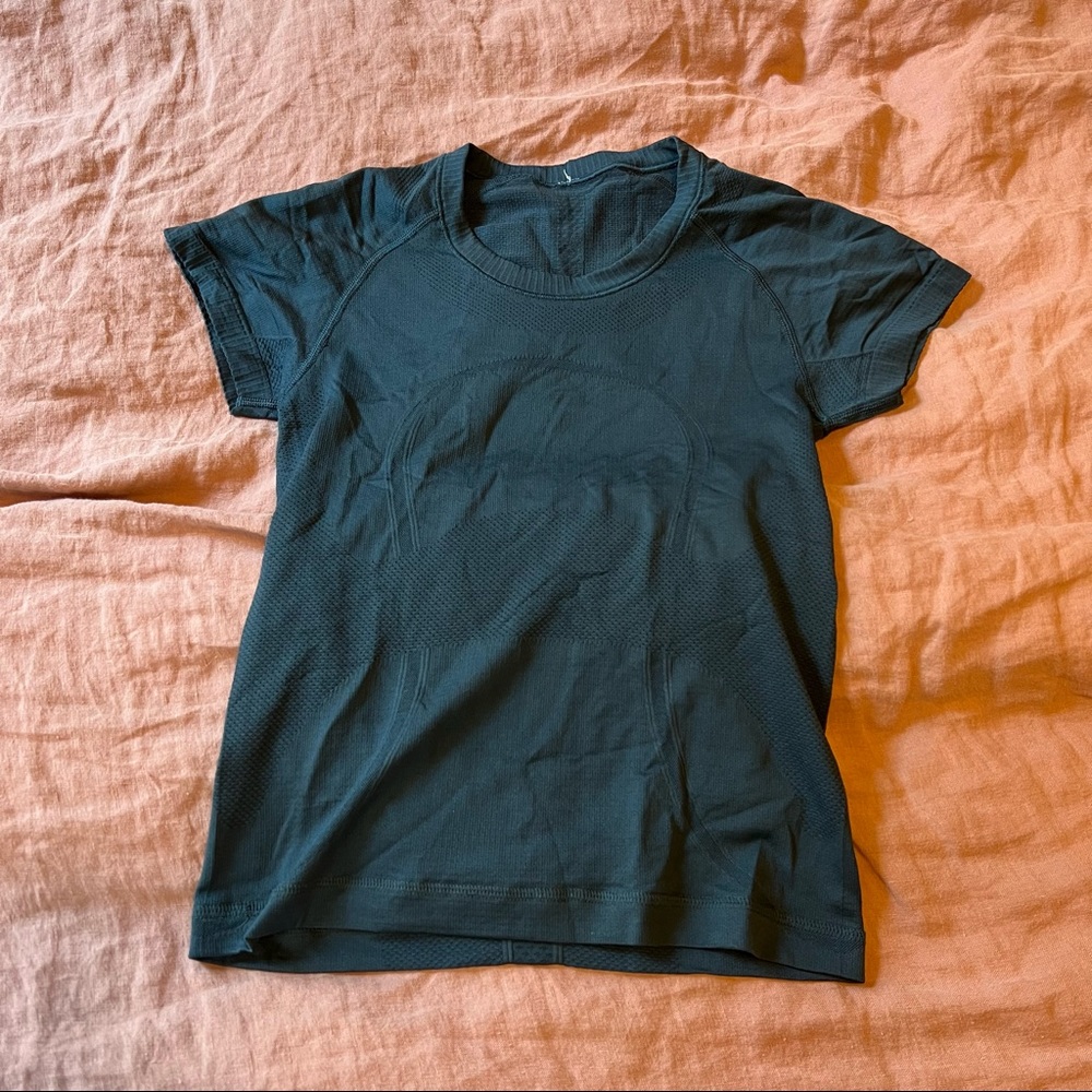 🚫SOLD🚫Lululemon Swiftly Tech Short Sleeve Cropped Size 4